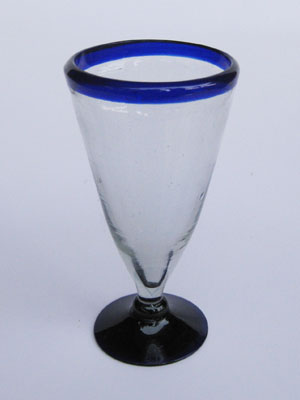 Borde Azul Cobalto / Juego de 6 vasos para cerveza tipo Pilsner con borde azul cobalto / Vasos angulados tipo Pilsner de vidrio soplado con borde azul cobalto. Revele el color y gasificacin de su cerveza favorita con ste estupendo juego de vasos.